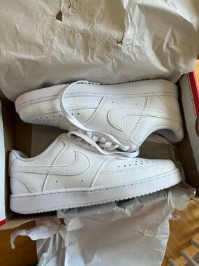 Women’s Court Vision Low Sneakers